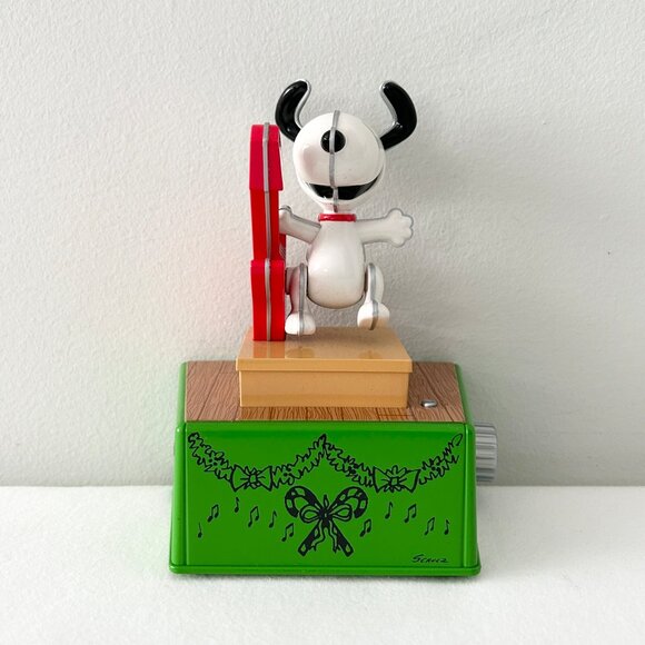Hallmark PEANUTS Snoopy Dance Party Musical Christmas Figure 2017 Tested WORKS - Picture 6 of 8